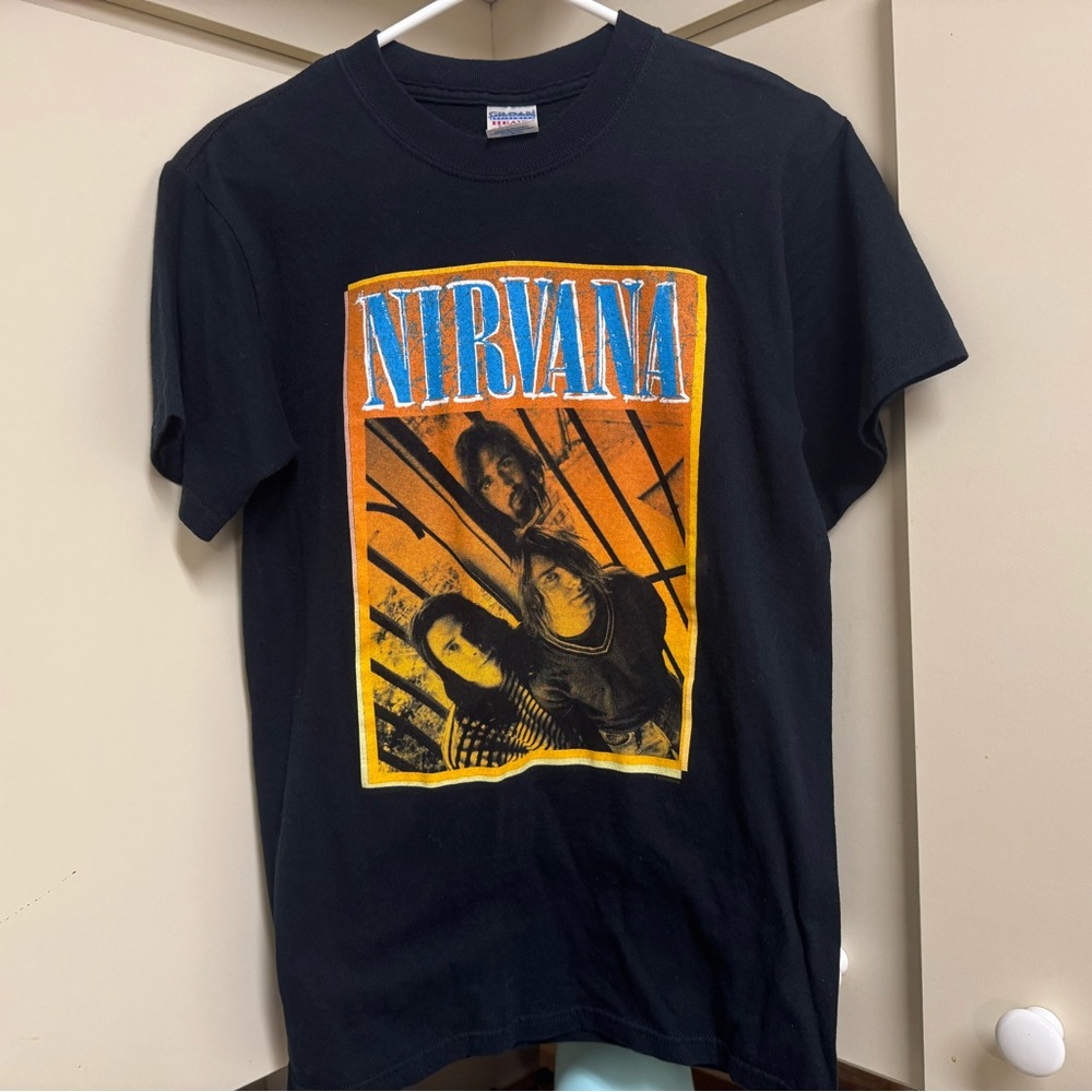 Vintage 2004 Nirvana Kurt Cobain Grunge Short Sleeve Tee Small Grohl Nevermind S
